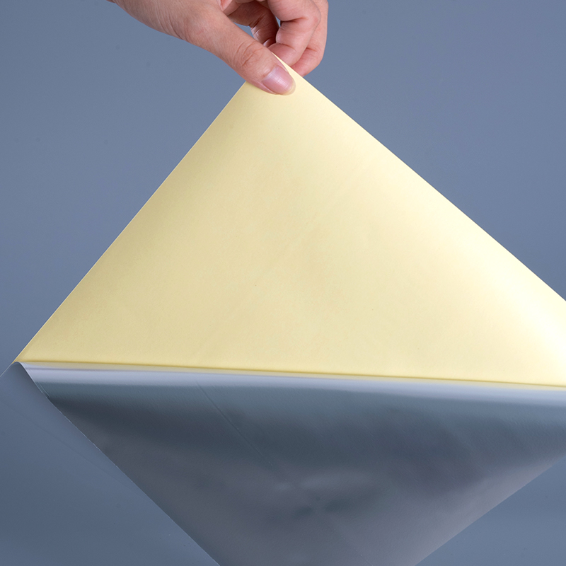 Nhãn tự dính màng nhựa PET màu trắng bóng 50mic với cuộn Jumbo keo acrylic dung môi để in kỹ thuật số