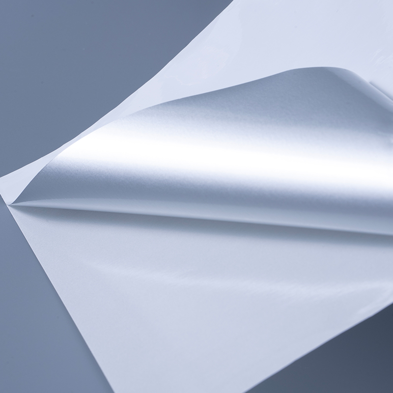 Nhãn tự dính màng polyester Aluminized trắng bóng 25mic với chất kết dính acrylic gốc nước để in phun