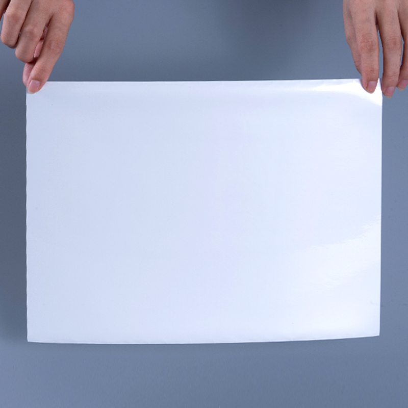 Nhãn tự dính màng polyester Aluminized trắng bóng 25mic với chất kết dính acrylic gốc nước để in phun